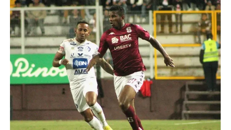 Fidel Escobar no saldrá de Deportivo Saprissa