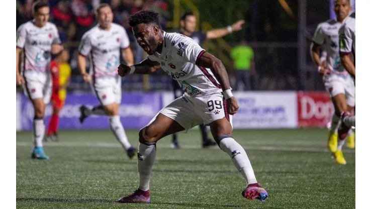 Freddy Góndola marcó un nuevo gol con Alajuelense