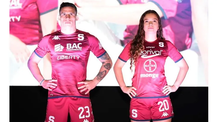 Saprissa presentó su nueva camiseta para el 2023