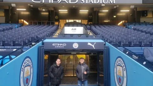 Manfred Ugalde en su visita a las instalaciones del Man City de Inglaterra (Manfred Ugalde, Instagram)
