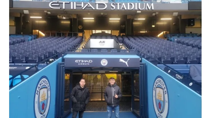 Manfred Ugalde en su visita a las instalaciones del Man City de Inglaterra (Manfred Ugalde, Instagram)