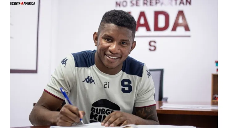 Fidel Escobar podría partir hacia el fútbol ecuatoriano o colombiano (Saprissa)