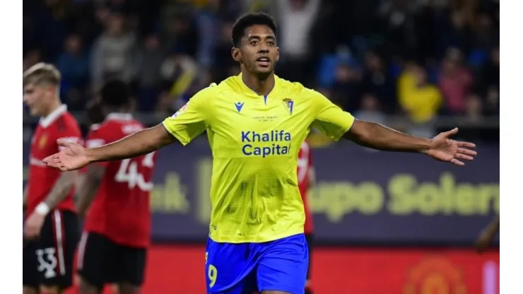 Choco Lozano anota un golazo al Manchester United y lo celebra como CR7