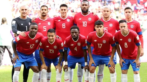Costa Rica repetirá el uniforme que utilizó en el triunfo ante Japón, el de camiseta roja y short azul (Getty)