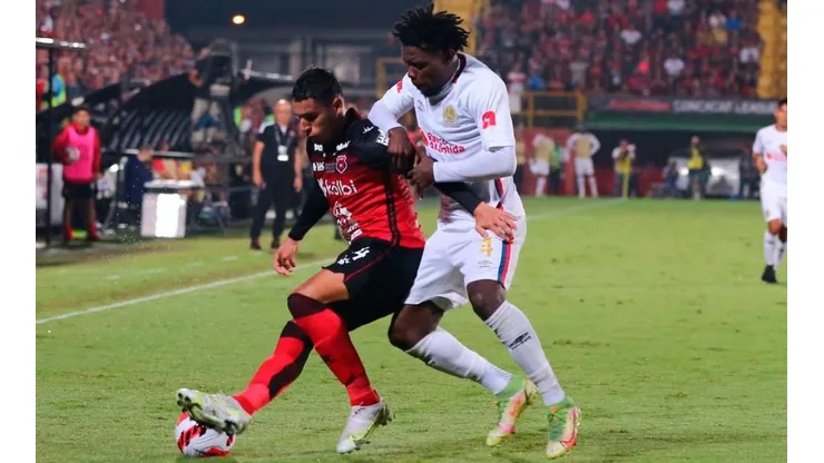 Olimpia y Alajuelense son sancionados por Concacaf
