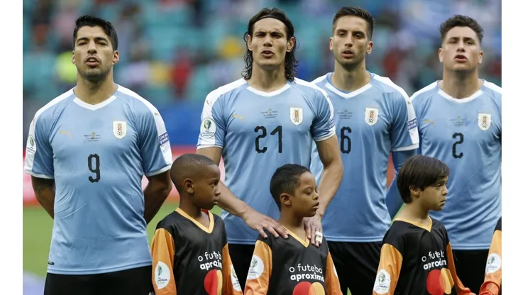 Luis Suárez y Edinson Cavani encabezan la convocatoria de Uruguay