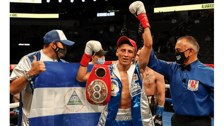 Félix Alvarado vs. Sunny Edwards: cuándo, a qué hora y por qué canal de TV y streaming ver la pelea EN VIVO en Centroamérica.