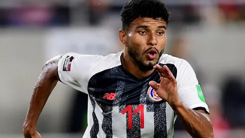 ¡Inédita silbatina! Estadio Nacional se volcó contra Johan Venegas