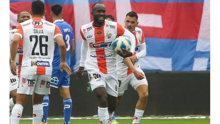 Cecilio Waterman anotó un triplete con Cobresal