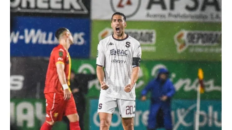 Mariano Torres, capitán del Saprissa sueña con retirarse tras dejar a Saprissa con 40 títulos (Saprissa)