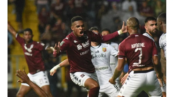 Saprissa hincó a Herediano en la Gran Final y acaricia el título 37.