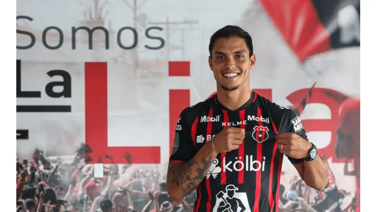 Erick Cabalceta extiende su vínculo con la Liga Deportiva Alajuelense.