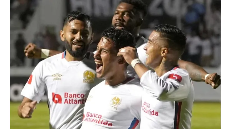 Olimpia sacó un valioso y contundente triunfo en casa y llegará con comodidad al juego de vuelta.