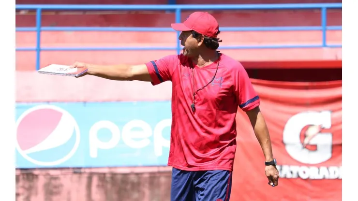 José Cardozo espera dar un golpe de autoridad en su regreso a Municipal