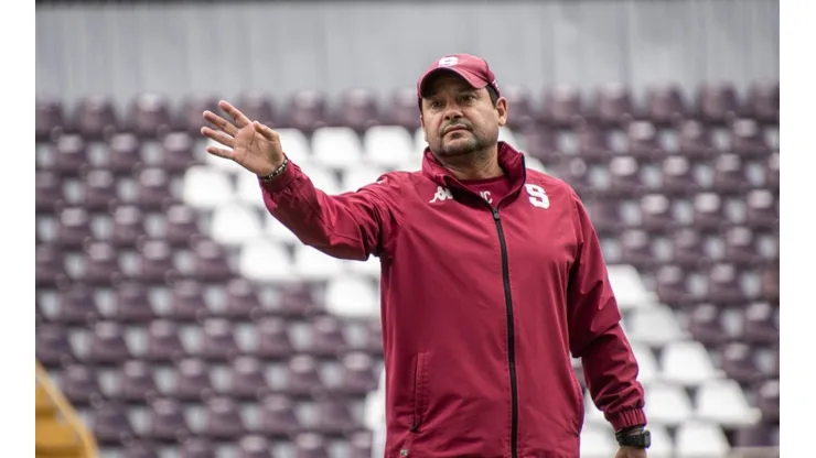 Jeaustin Campos, DT de Saprissa dice que Aarín Cruz tiene opciones de viajar con la Sele a Qatar pese a no estar jugando (Saprissa)