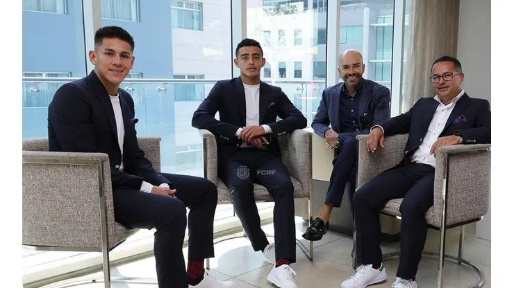 Los elegantes trajes que usará Costa Rica en el Mundial de Qatar 2022.