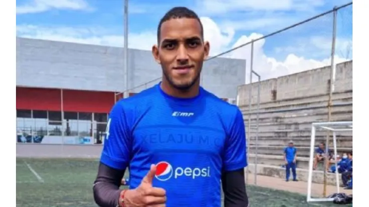 El panameño Manuel Morán está listo para debutar con Xelajú