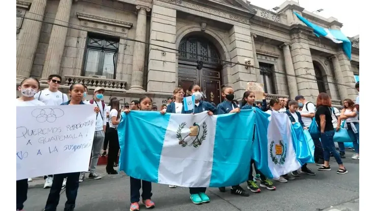 Deportistas guatemaltecos hacen manifestación tras suspensión del COG