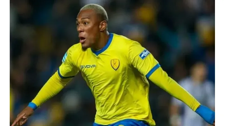 Deybi Flores se mandó dos golazos en la Copa de Grecia