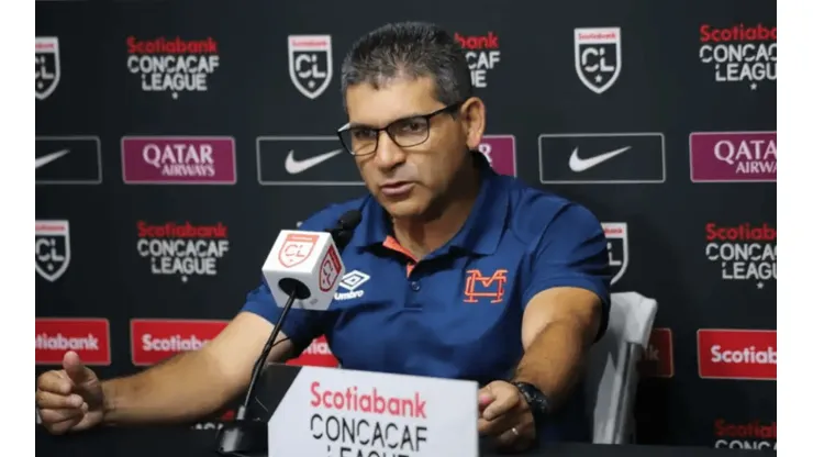 Oficial: CSD Municipal destituye al técnico Antonio Torres Servín.