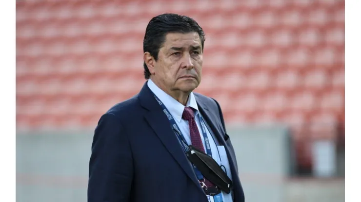 La Fedefut se atrasa con el sueldo de Luis Fernando Tena