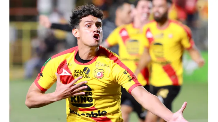 Alivio en Costa Rica: Yeltsin Tejeda se recupera y apunta a jugar la semifinal de vuelta con Herediano.