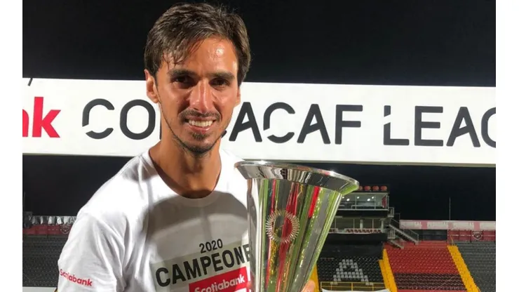 Bryan Ruiz podría jugar su último partido esta noche (LDA)