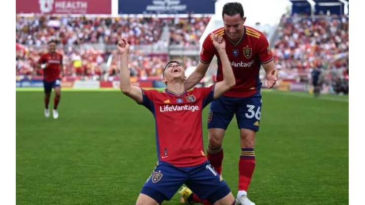 Bryan Oviedo generó dos asistencias en crucial triunfo del Real Salt Lake.