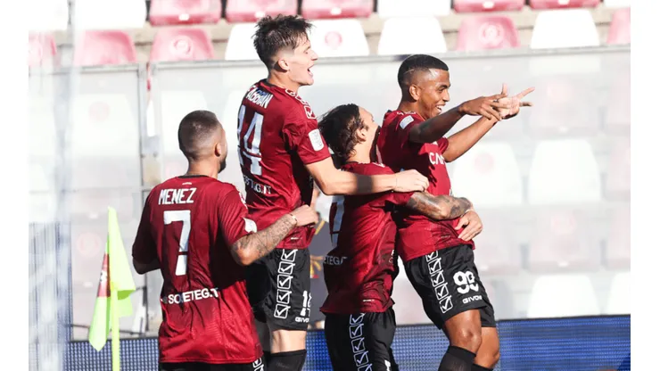 Rigoberto Rivas marca un golazo para dejar a Reggina en la cima de la Serie B [VIDEO]