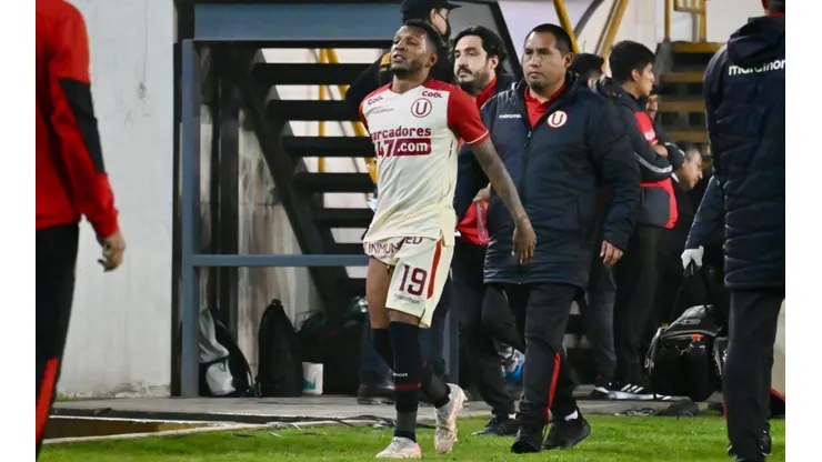 Alberto Quintero sale por lesión en partido de Universitario