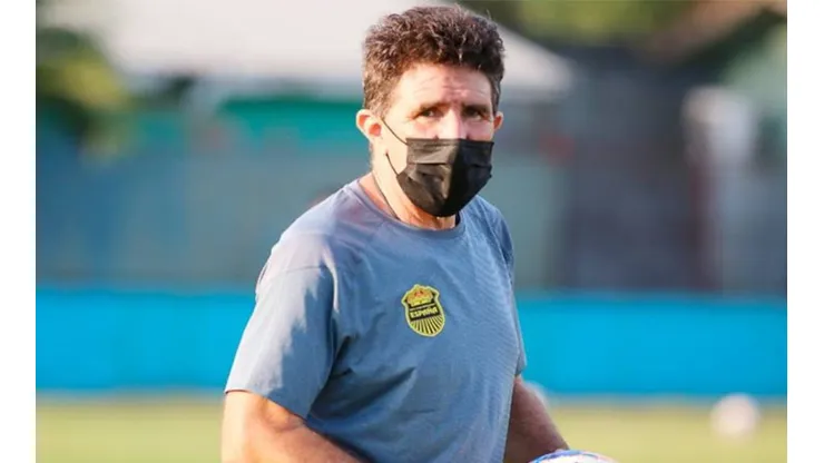 Héctor Vargas asegura que ahora se cuidará de los árbitros