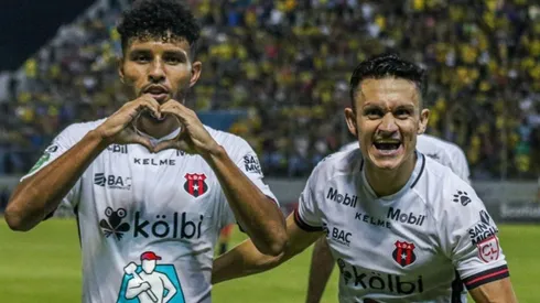 Venegas envió puro amor a sus seguidores después de anotar este martes por partida doble (LDA)