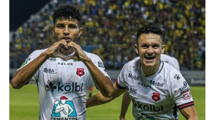 Venegas envió puro amor a sus seguidores después de anotar este martes por partida doble (LDA)