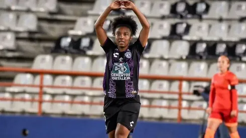 Marta Cox vuelve a marcar un golazo con Pachuca