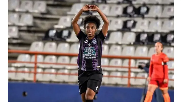Marta Cox vuelve a marcar un golazo con Pachuca