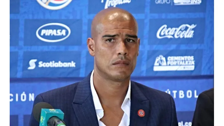 Oficial: Douglas Sequeira llega a Guatemala