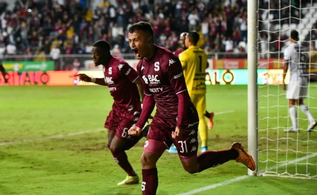 Fabricio Alemán tiene muy pocos minutos en el equipo de José Giacone (Saprissa).
