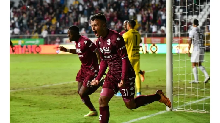 Fabricio Alemán se vistió de héroe este domingo y anotó por partida doble para darle el triunfo al Saprissa (Saprissa)