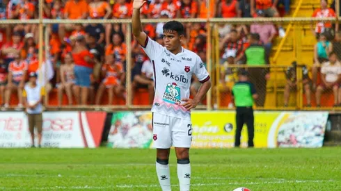 Aarón Suárez, figura de Alajuelense (LDA)