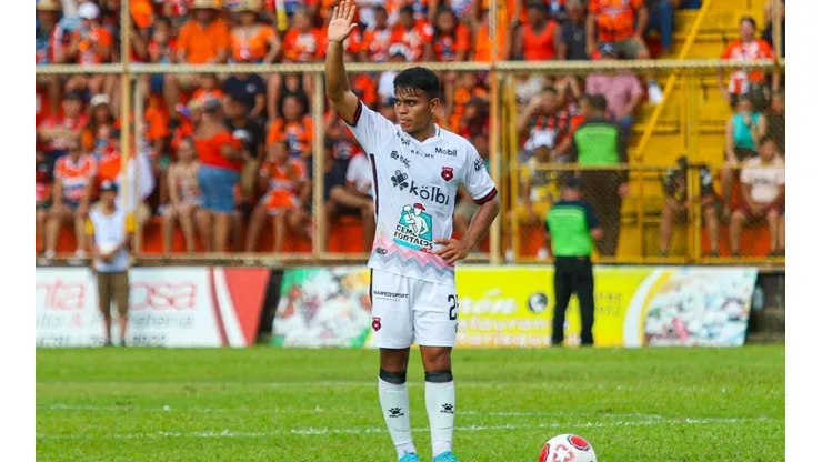 Aarón Suárez, figura de Alajuelense (LDA)