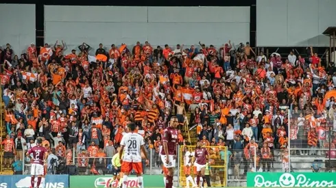 La afición de Puntarenas en el estadio Ricardo Saprissa (PFC)