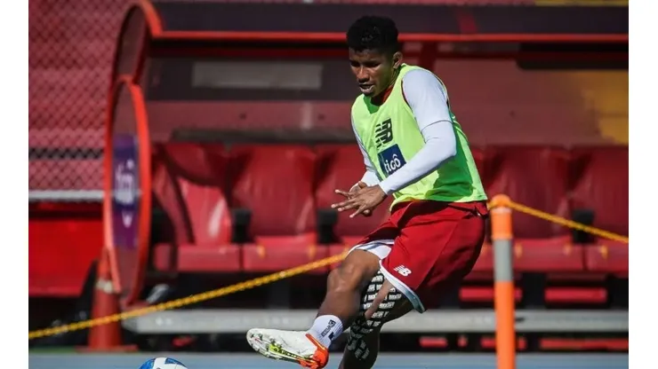 Ismael Díaz vuelve a anotar en Ecuador
