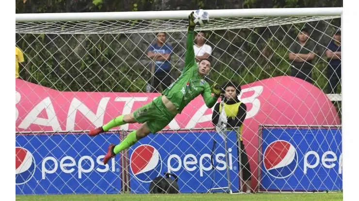Minor Álvarez sufre en Guatemala lo mismo que Keylor Navas en PSG.