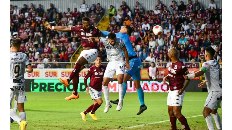 Herediano sigue invicto y le cortó la racha de victorias a Saprissa.