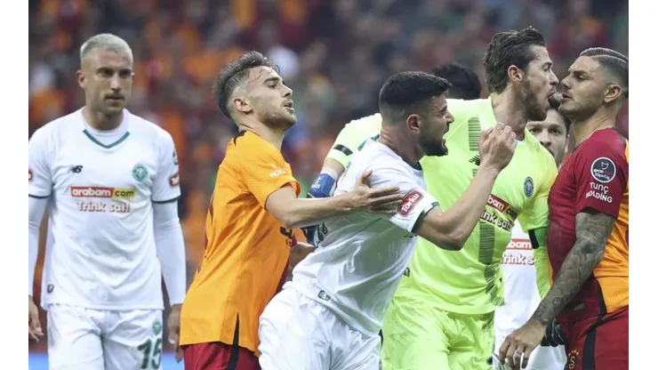 Autogol de Francisco Calvo en derrota de Konyaspor ante el Galatasaray.