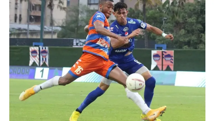 Alfredo Stephens volvió a anotar en su club