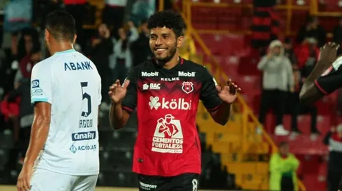 Johan Venegas se perderá dos juegos como parte de la sanción impuesta tras a expulsión en el clásico (LDA)