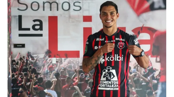 Erick Cabalceta es jugador de Alajuelense pero también es seleccionado salvadoreño (LDA)