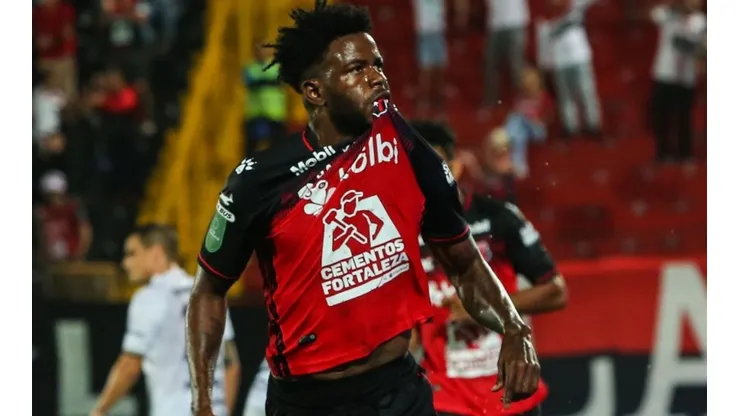 Freddy Góndola vuelve a marcar en Costa Rica