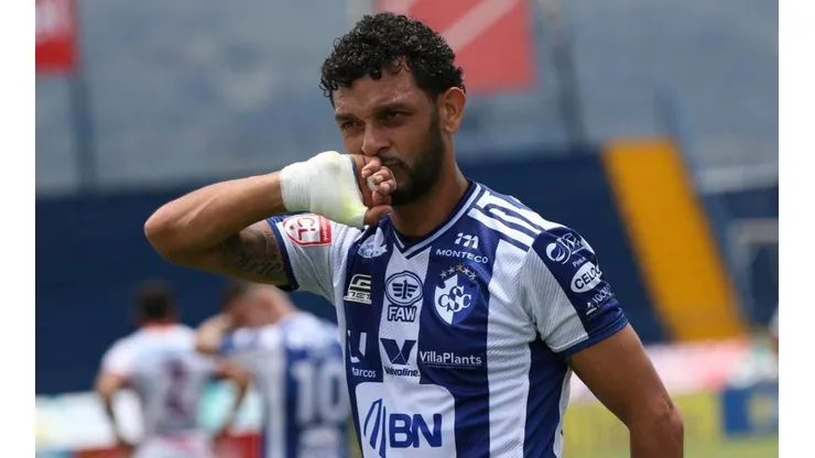 Michael Barrantes fue operado: el parte médico de Cartaginés y cuándo se recuperará